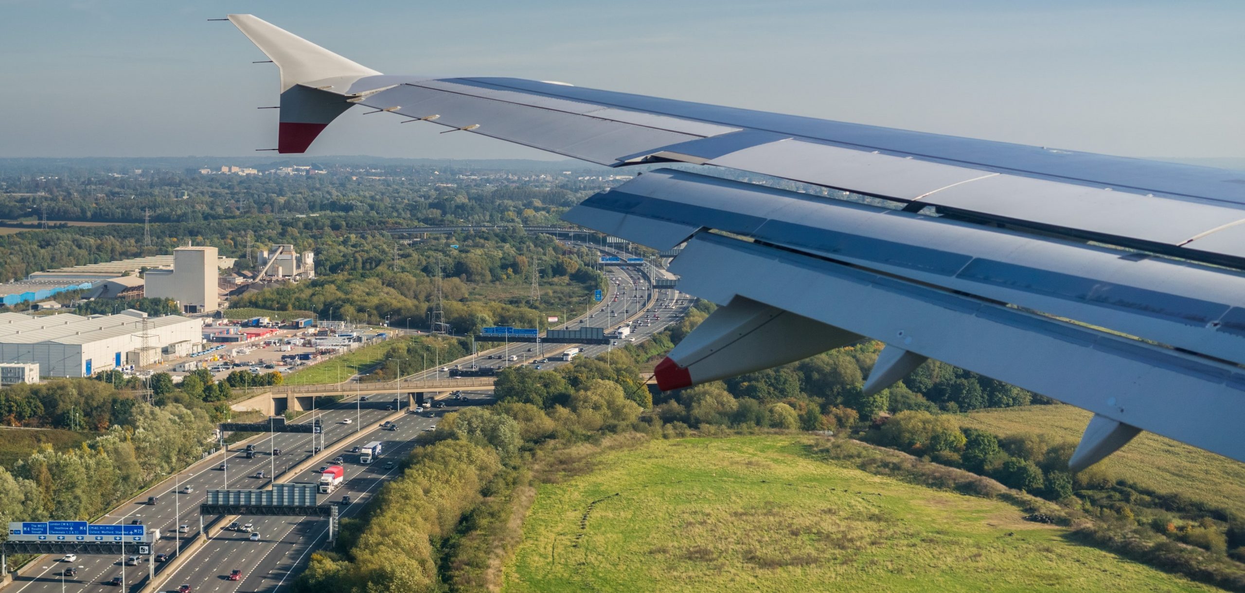 Landing at Heathrow Airport Taxis Godalming